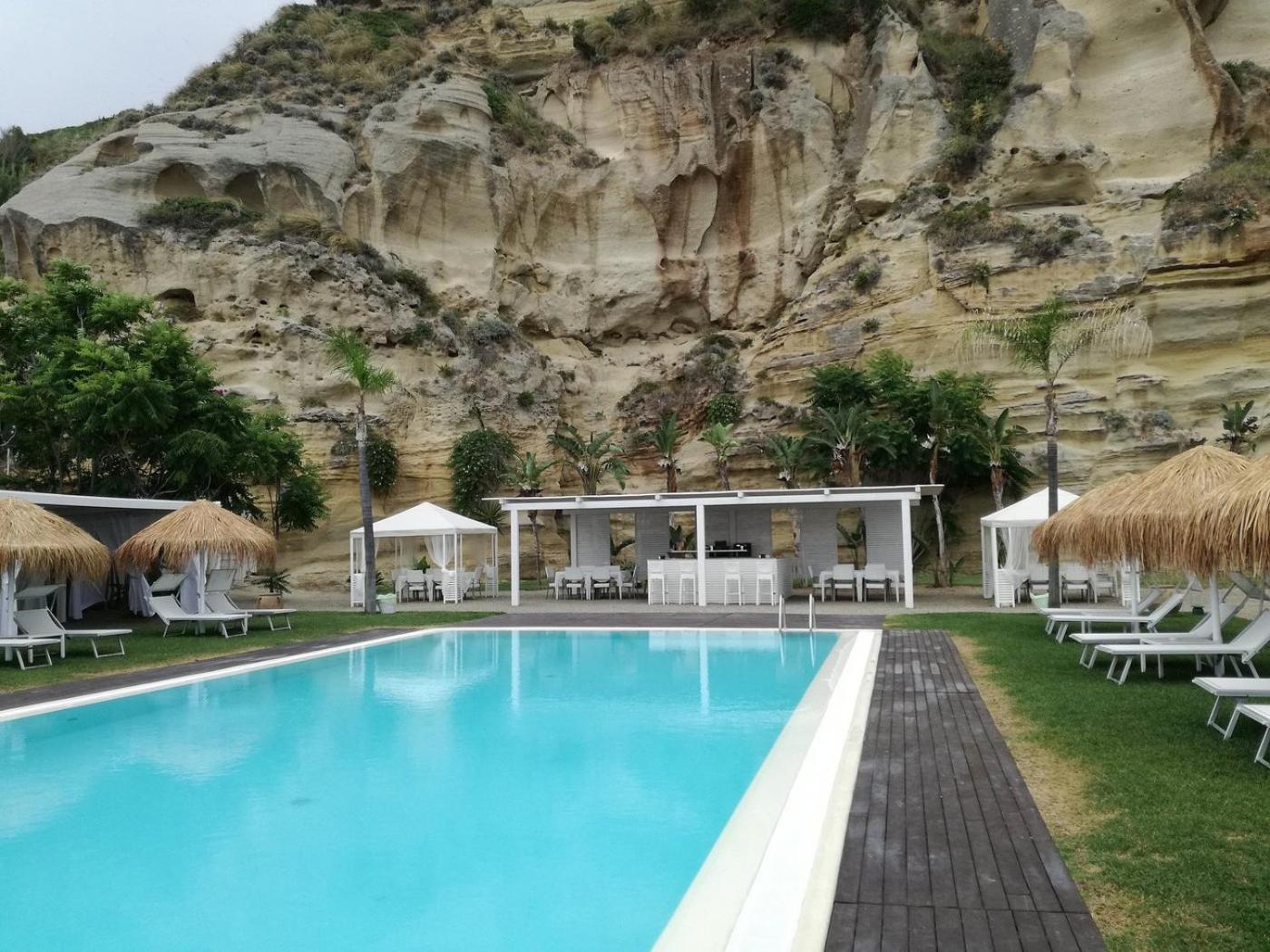 Borgo Di Riaci Beach Resort Santa Domenica  Bagian luar foto