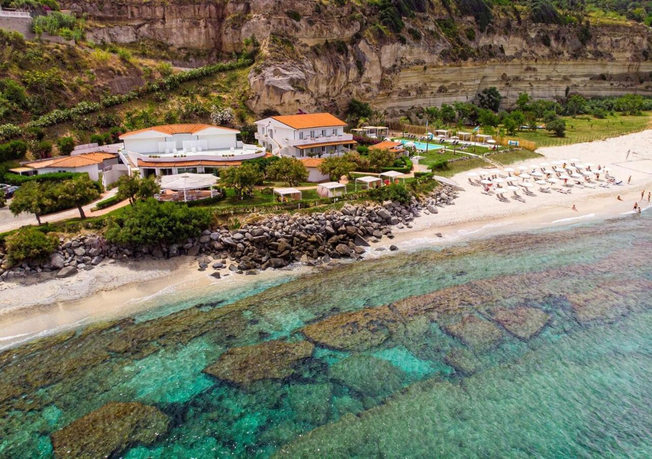 Borgo Di Riaci Beach Resort Santa Domenica  Bagian luar foto