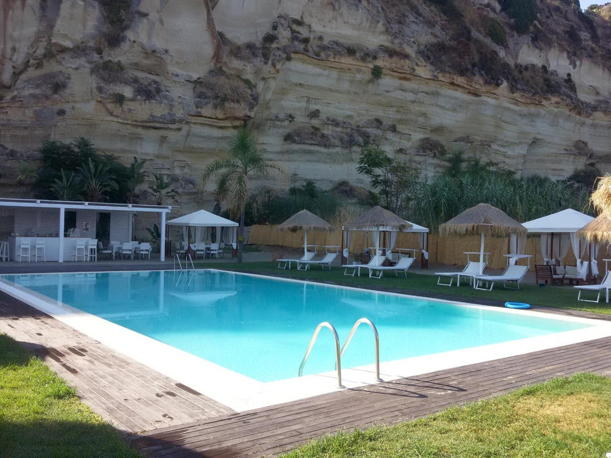 Borgo Di Riaci Beach Resort Santa Domenica  Bagian luar foto