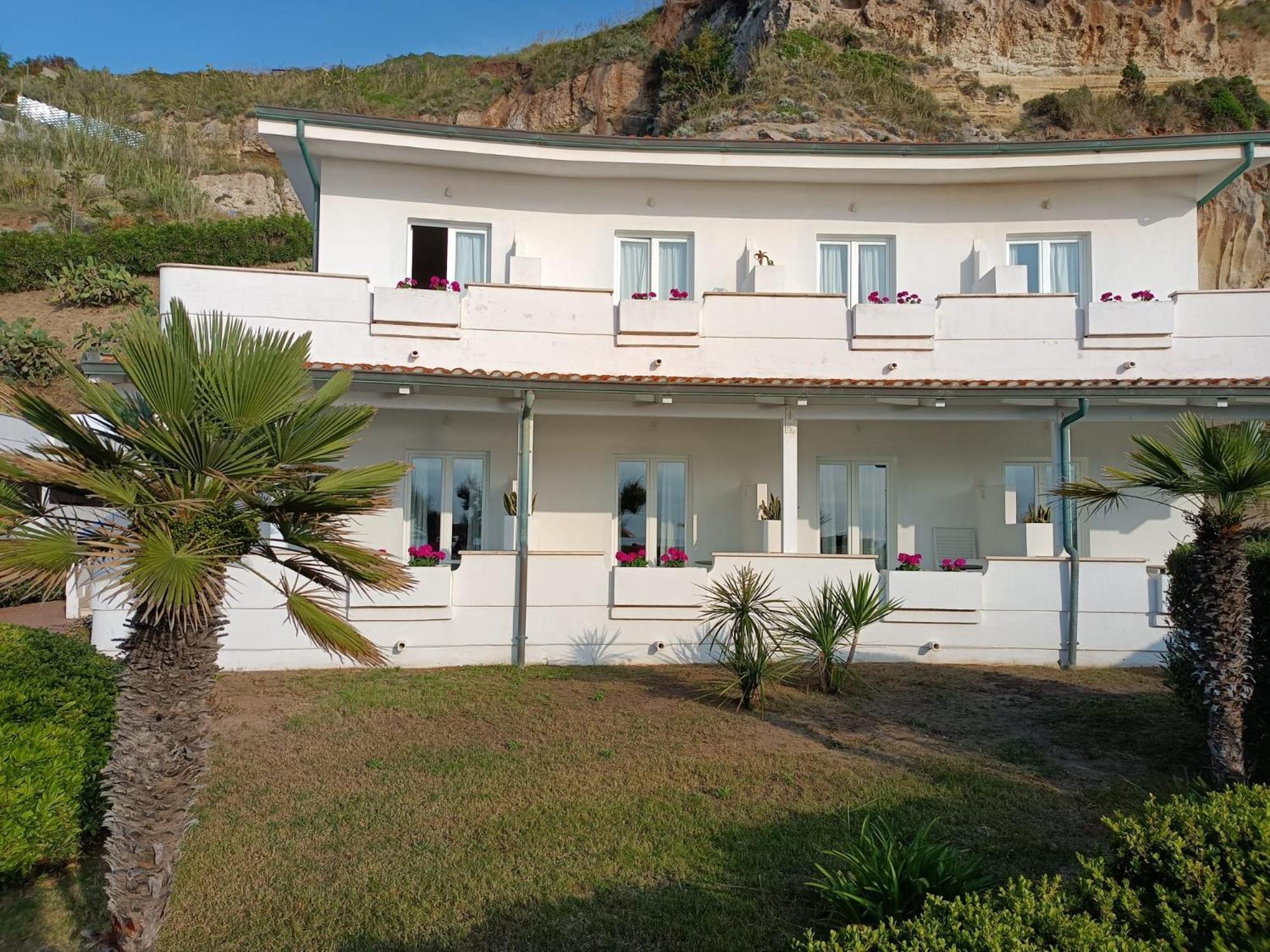 Borgo Di Riaci Beach Resort Santa Domenica  Bagian luar foto