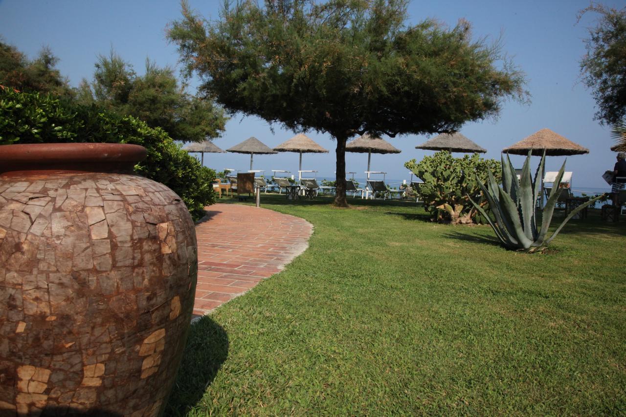 Borgo Di Riaci Beach Resort Santa Domenica  Bagian luar foto