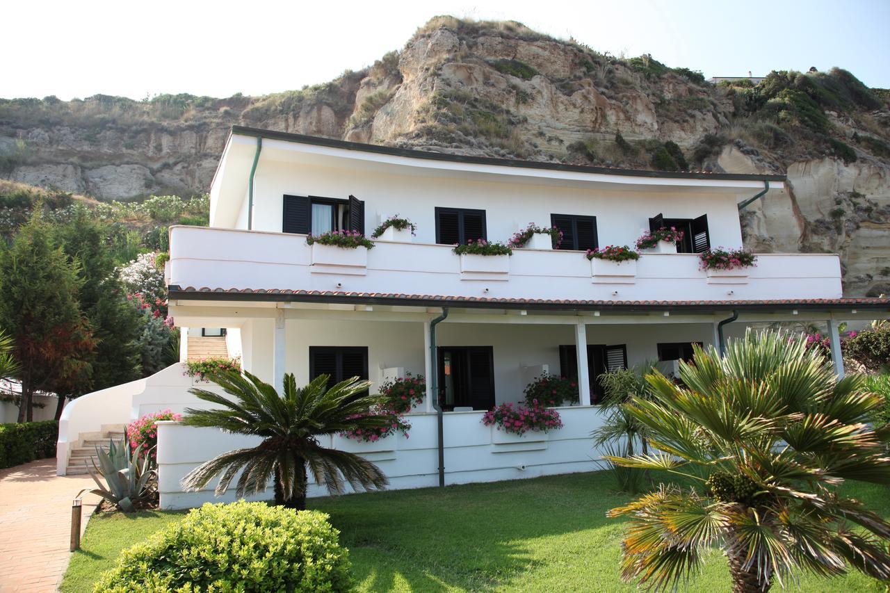 Borgo Di Riaci Beach Resort Santa Domenica  Bagian luar foto