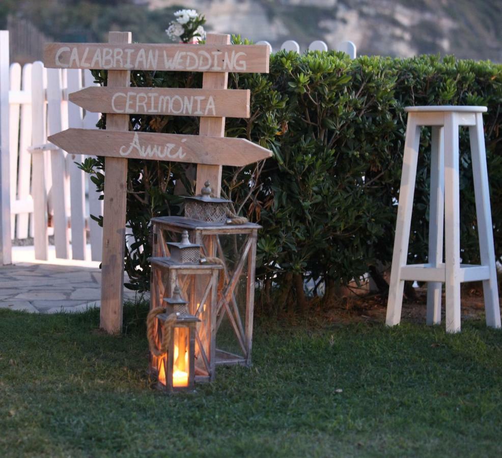 Borgo Di Riaci Beach Resort Santa Domenica  Bagian luar foto