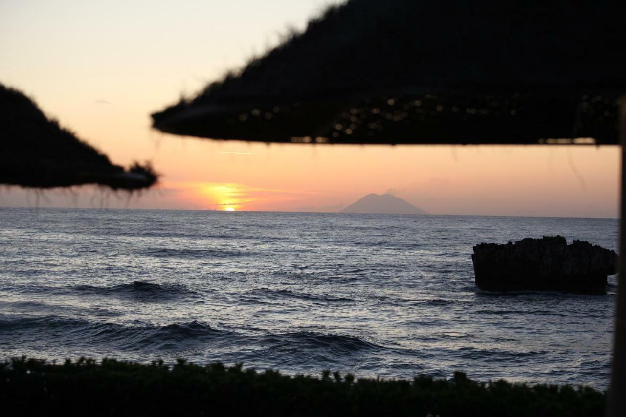 Borgo Di Riaci Beach Resort Santa Domenica  Bagian luar foto