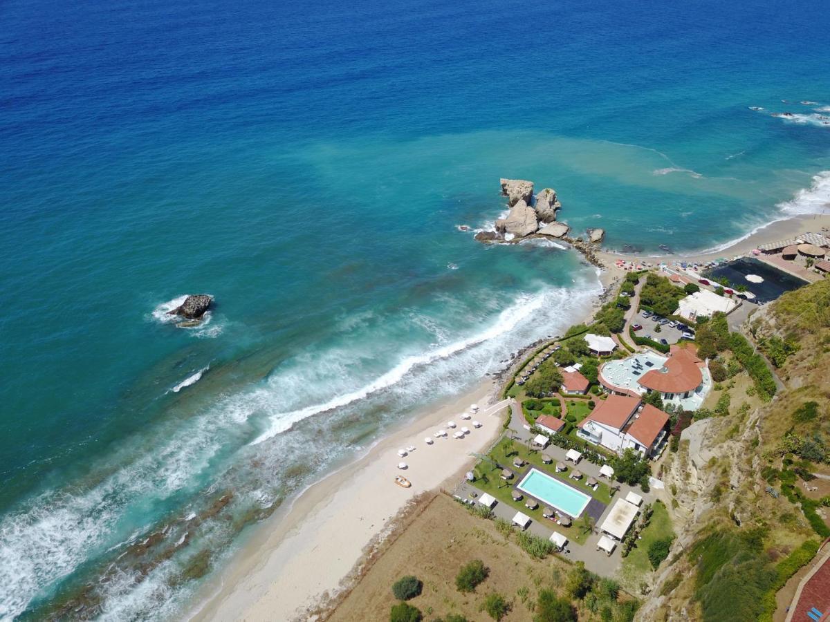 Borgo Di Riaci Beach Resort Santa Domenica  Bagian luar foto